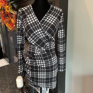 Super cute fitted black and white dress